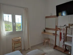 Quiet private house with Sea view    - Image 4