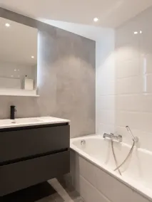 Beautiful Apartment With Lateral sea View - Image 4