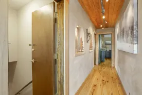 Beautiful Rustic Mountain Home - Image 2