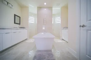 Luxury Living at Cape Coral-Heated Pool 3 Bedroom-3 Bathroom-Fresh Water Canal. - Image 3