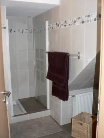 Bel appartement au cœur de la cité médiévale avec garage privatif - Image 5