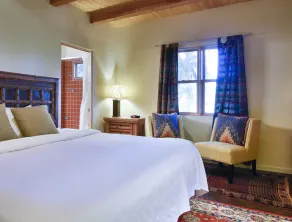 Comfort and serenity in the heart of Georgia O'Keeffe country. - Image 2