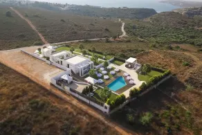 Black Pearl Suite(2-4 Persons) - Image 5