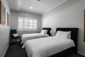 Superb location, wonderful views, delightfully comfortable - Image 5