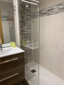 First-floor apartment, sleeps 4–5. South-facing - Image 2