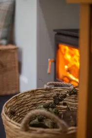 Renovated gatekeepers cottage situated in peaceful, private gardens - Image 2