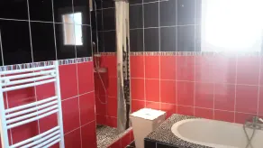 Large, comfortable villa with heated pool - Image 3