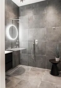 Este apartamento no rés do chão tem 65 m2 de espaço com um piso em espinha. - Image 5