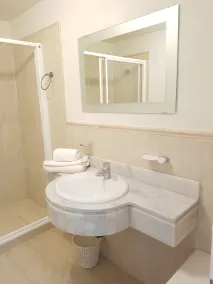 Spacious modern apartment with large terrace and private pool, long & short lets - Image 3