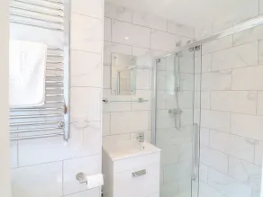 PEPPERPOTS, pet friendly, luxury holiday cottage in Mawgan Porth - Image 3