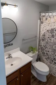 Stylish, comfortable, and just minutes from Mass Street - Image 4