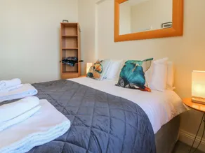 Val's Seaview - Image 5