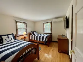 Dog friendly home with large backyard! - Image 5