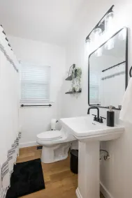 The 12th Street Retreat, King Beds, Pets Allowed - Image 4