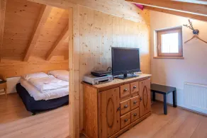 Alpine hut with breathtaking mountain views and close to the slopes - Image 4