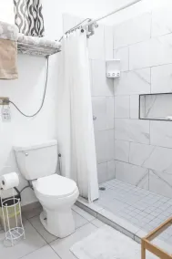 Hidden Gem Budget Beach Studio / High-Speed Wifi - Image 2