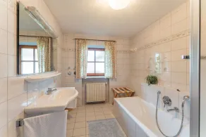 Ferienwohnung Hartsee, 80qm, 1 Schlafzimmer, Erker, Balkon - Image 2