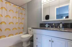 Contemporary & Cheerful  Great choice for families sleeps 6 - Image 3