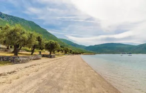 Seafront Holiday Villa - Image 2