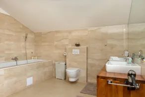 Villa Laetitia only 15 min drive from historical center - Image 4