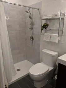 Quiet hideaway near Sidney, BC with king bed, kitchenette and private bathroom - Image 3