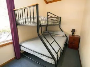 Two-Bedroom Bungalow - Self Contained, Two Bedroom Bungalow with 1 Queen, 1 Double/Single Bunk Bed & 1 Single, Private Backyard - Image 3