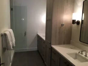 Luxury 3 Bedroom Condo Amazing Views & Unbeatable Downtown Location - Image 4