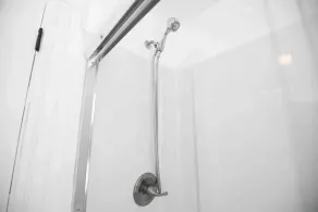FRESHLY RENOVATED 2 BR APARTMENT! - Image 2