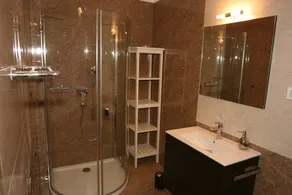 Appartement 5 étoiles dans un complexe exclusif nouvellement construit directement sur la mer avec piscine - Image 5