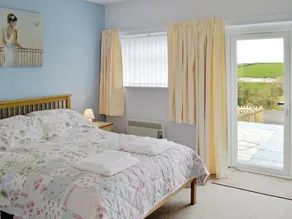 2 bedroom accommodation in Chickerell, near Weymouth - Image 3