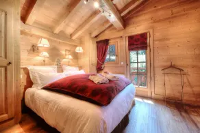 Private stunning chalet with incredible views, sunken jacuzzi & spa - Image 4