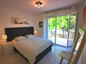 ARCACHON Spacious apartment with terrace / balconies & private covered parking - Image 2