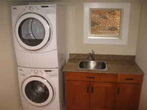 Newly Remodel 5BR 3BA Classic in N Green Lake + Opt Studio & 2BR Apartment - Image 2