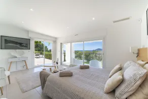 Beautiful contemporary villa, with splendid panoramic sea view - Image 5