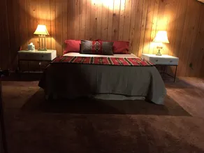 Rustic log cabin with 5 beds in a private setting, minutes Grenada Lake & town. - Image 4