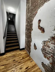 Huge Windows Downtown 2Bd Apt w/ Main Strip Access - Image 2