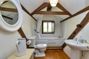 Riverview Holiday Home in Stamford, No Deposit - Image 4