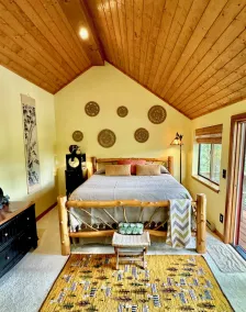 Treehouse - Luxury mountain living at the water’s edge of Hogback Lake - Image 5