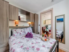 2 bedroom accommodation in Llandeilo - Image 5