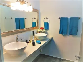 Beach Condo A3 Ocean views,Pool,In-Town,Paddle bd,Kayaks,Bikes,Beach equip - Image 2