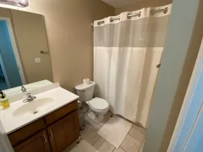 Charming 3 Bedroom / 2 Bath duplex ( Completely Furnished + utilities ). - Image 4