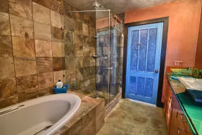 Large  property with 2nd barn/game house and additional beds - Image 4