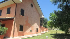 A country villa, just a stone's throw from the sea - Image 4