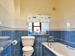 2 bedroom accommodation in Burnfoot near Gleneagles - Image 3