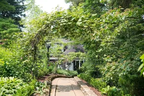 Cobblewood Manor on the Lake - Image 5