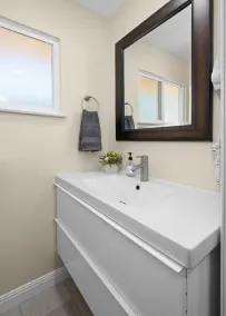 Cozy 2B/1Bth w Great Access to Airport - Image 4