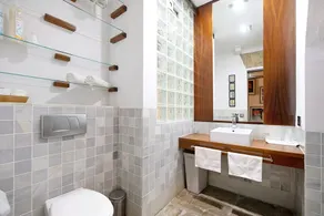Historic and Modern Apartment with Air Conditioning and Wi-Fi - Image 3