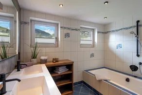 Spacious apartment in a sunny, central location - Image 3