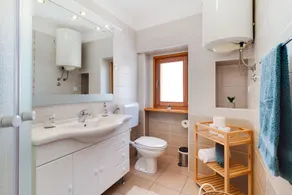Affascinante casa in pietra con piscina privata e giardino - Image 2