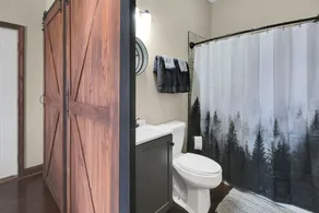 Spacious Lodge on 40 Acres! - Image 4